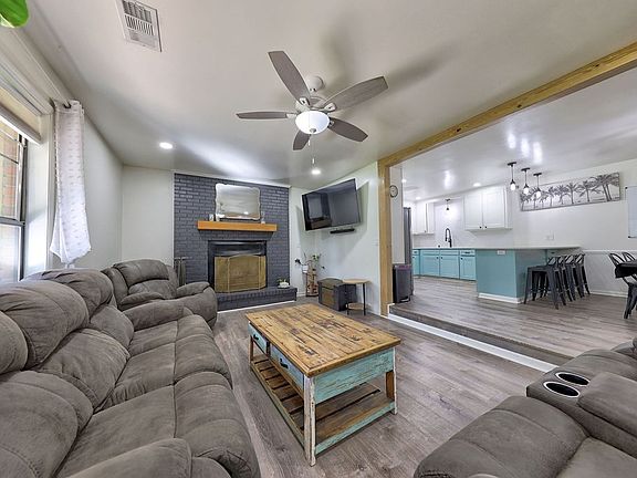 3rd image of 1477 Lake Dr