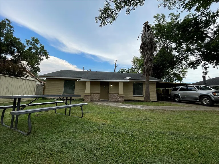 4803 Geraldine St — Photo 2