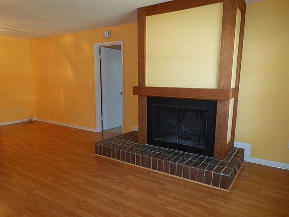 5th image of 401 Madruga Ave