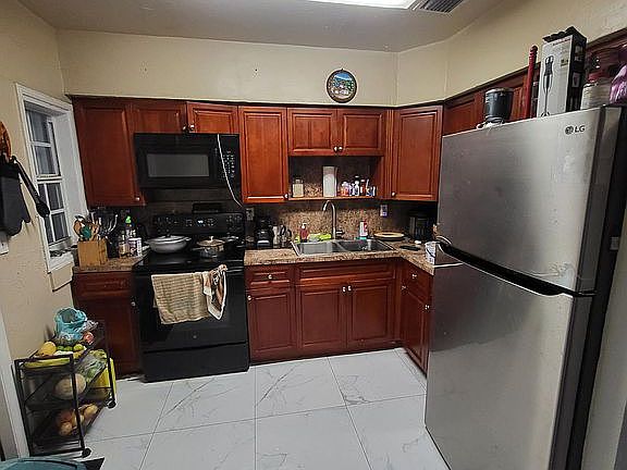 5th image of 735 NW 121st St