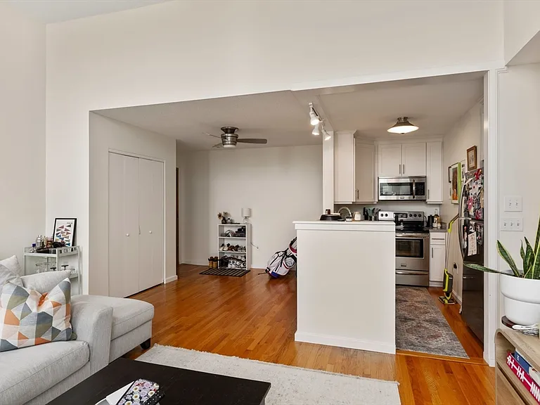 80 Beaumont St #204 — Photo 7