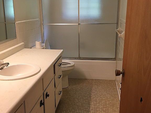 Full Main Bathroom