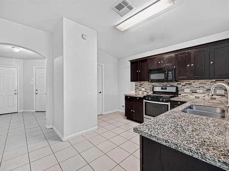 10907 Barker Gate Ct — Photo 8