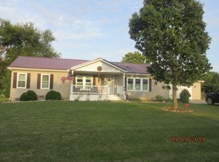 127 E Hillcrest Ct, Topeka, IN 46571