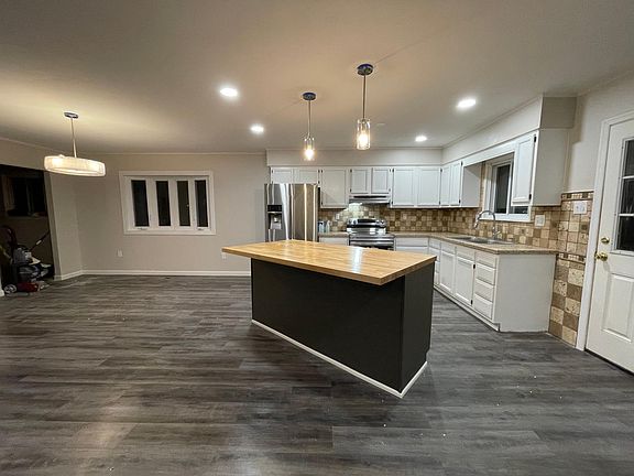 4th image of 206 Coville Dr