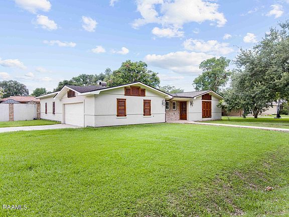 2nd image of 216 Live Oak Dr