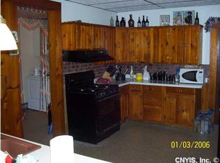 21 Garden Rd, Philadelphia, NY 13673