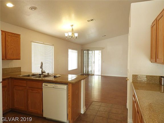 4th image of 8228 Beekman St