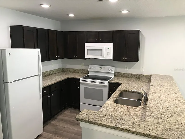 284 Gardner Ln #A — Photo 9