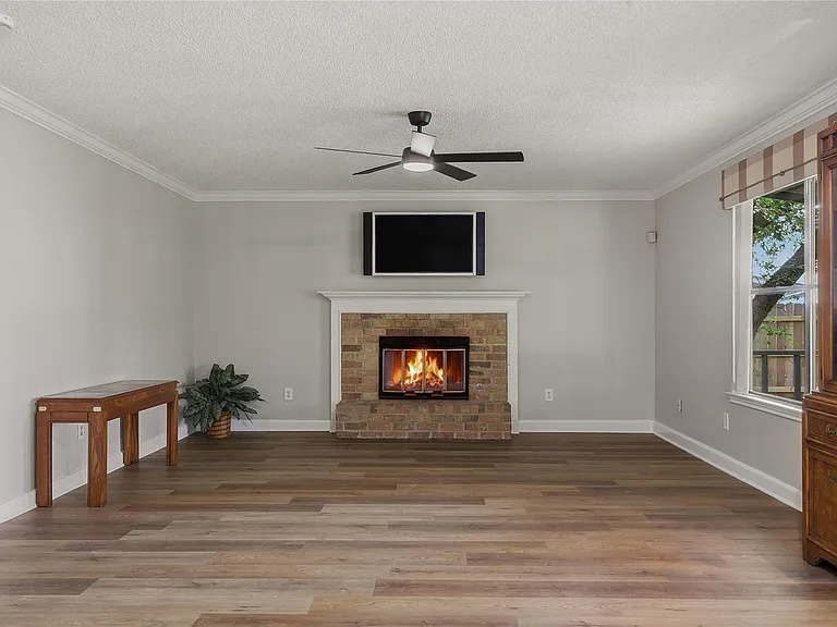 11604 Buttonwood Dr — Photo 4