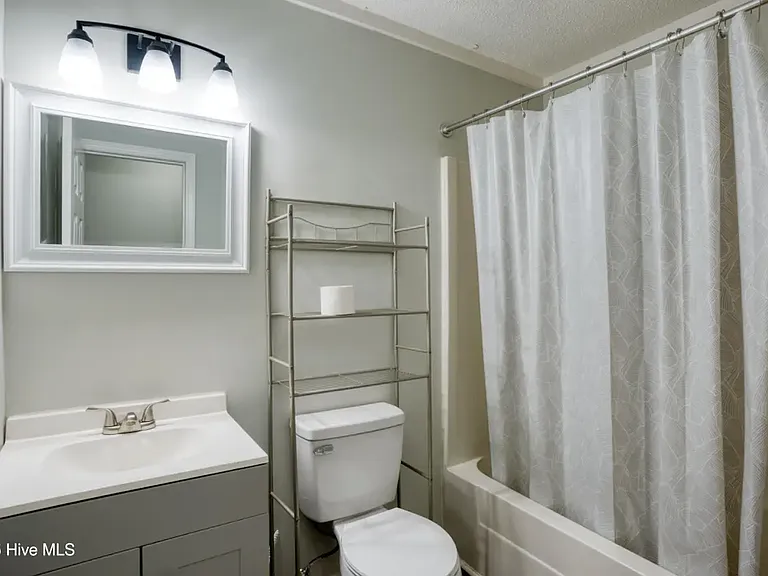 606 Anderson St — Photo 4