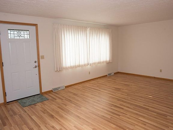 3rd image of 610 W Main St