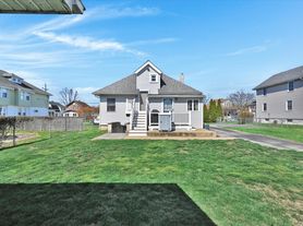 19 Beechwood Rd, Brookhaven, PA