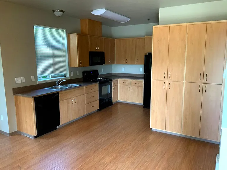 585 E 14th Ave #5 — Photo 3