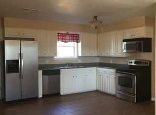 611 Missouri Pl, Huntsville, AR 72740