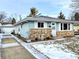 2022 N Jackson St, Waukegan, IL 60087