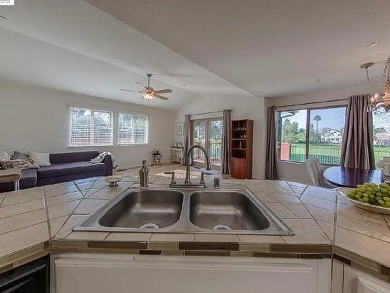 2422 Pinehurst Ct — Photo 1