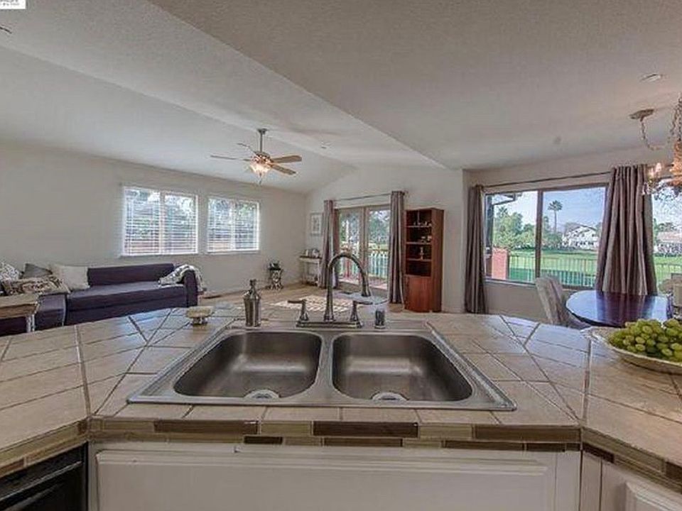 1st image of 2422 Pinehurst Ct