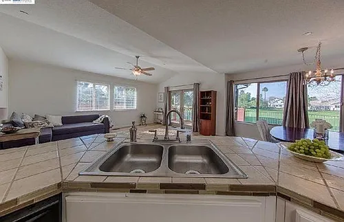 2422 Pinehurst Ct Photo 1