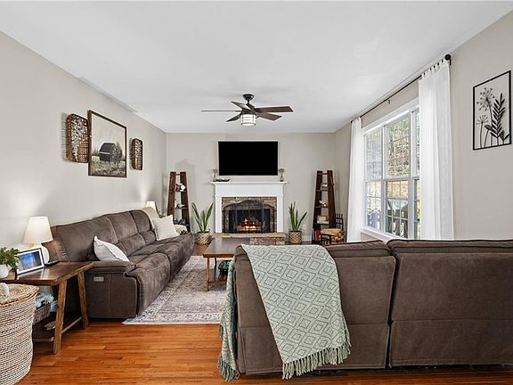 4th image of 129 Boulder View Dr