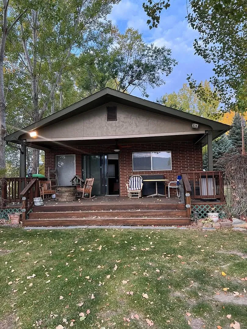 Furnished 1-Bedroom Lakehouse Short-Term Rental — Photo 1