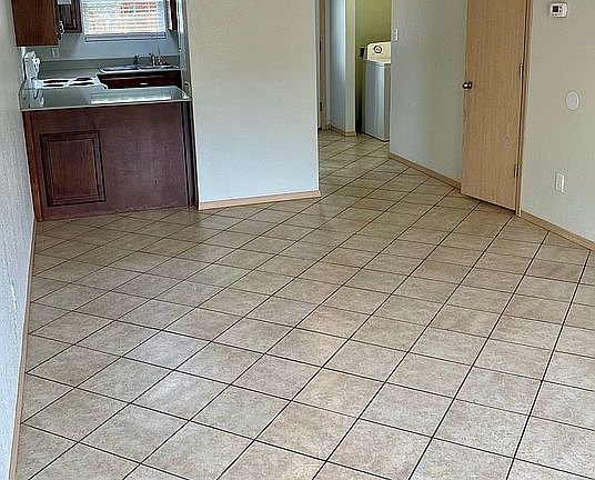 4th image of 3318 N Detroit Ave