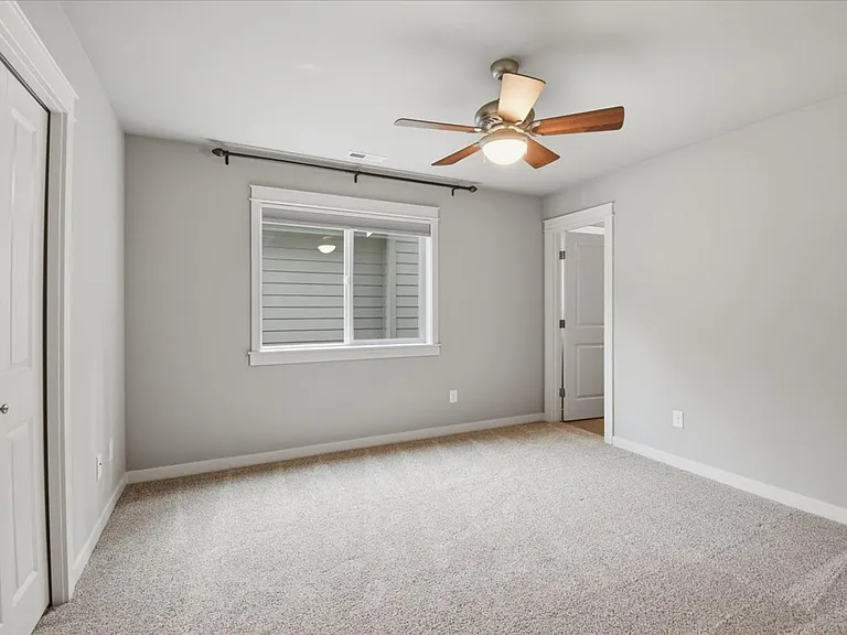 21384 NE 9th Pl — Photo 18
