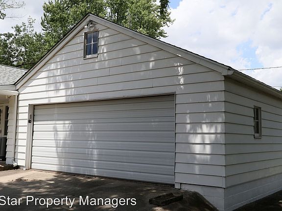 3rd image of 1300 Magnolia Ave