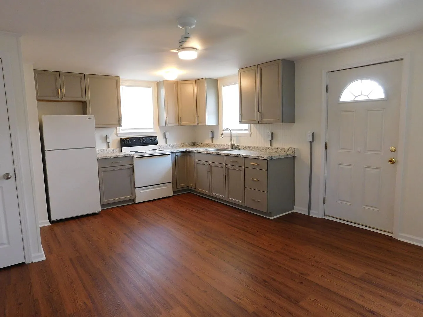 2208 1/2 Spencer Avenue — Photo 3