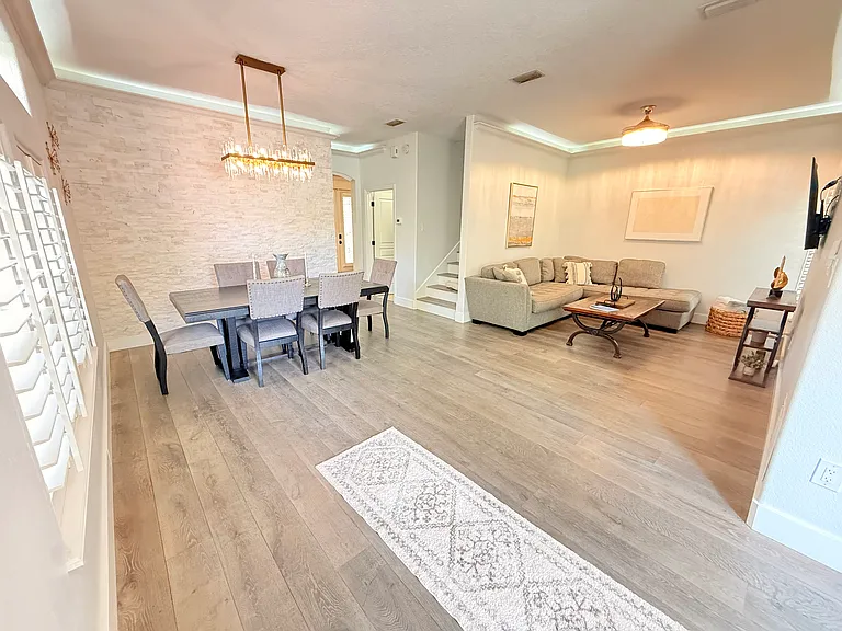 606 E Livingston St — Photo 8