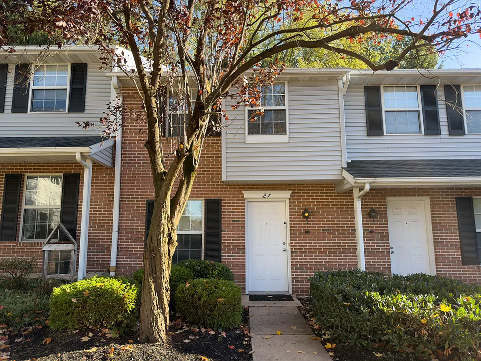 27 Ramsgate Ln