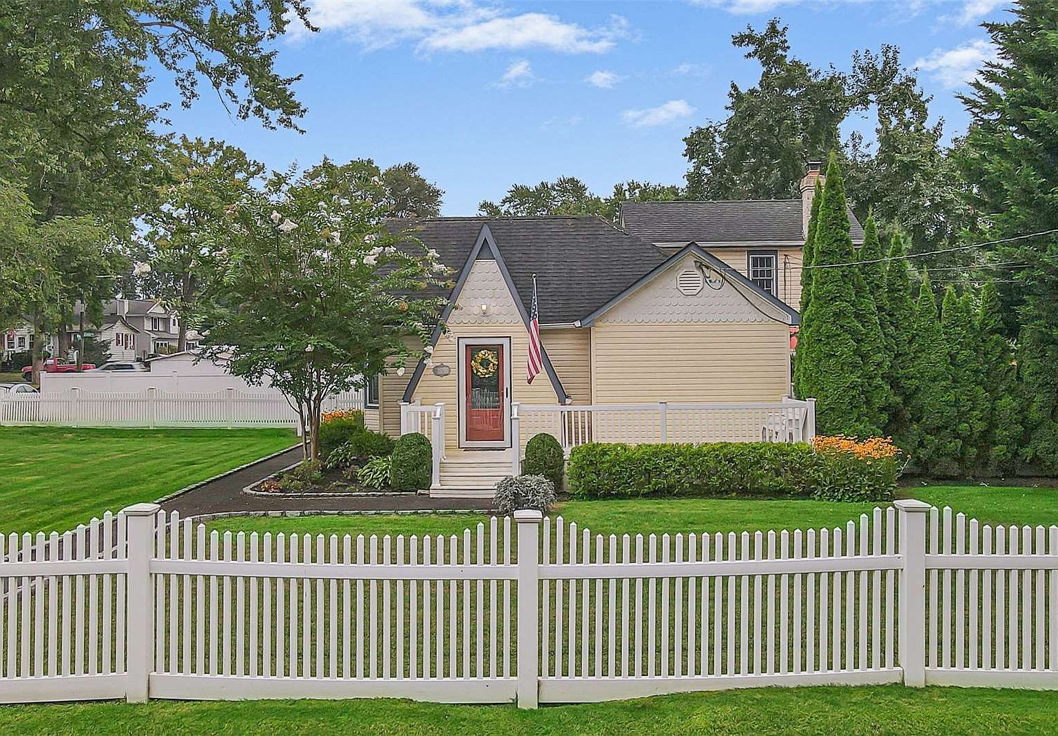 28 Helen Avenue, Smithtown, NY 11787 Zillow