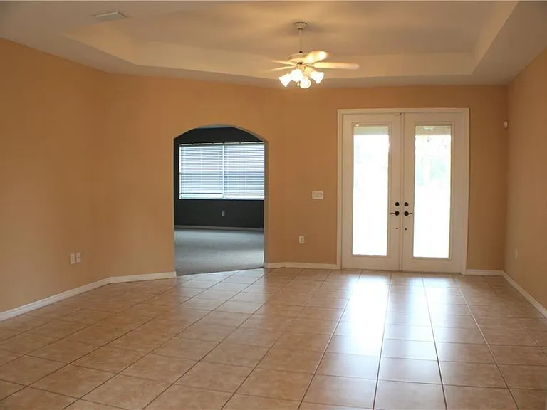 368 Eppinger Dr — Photo 2