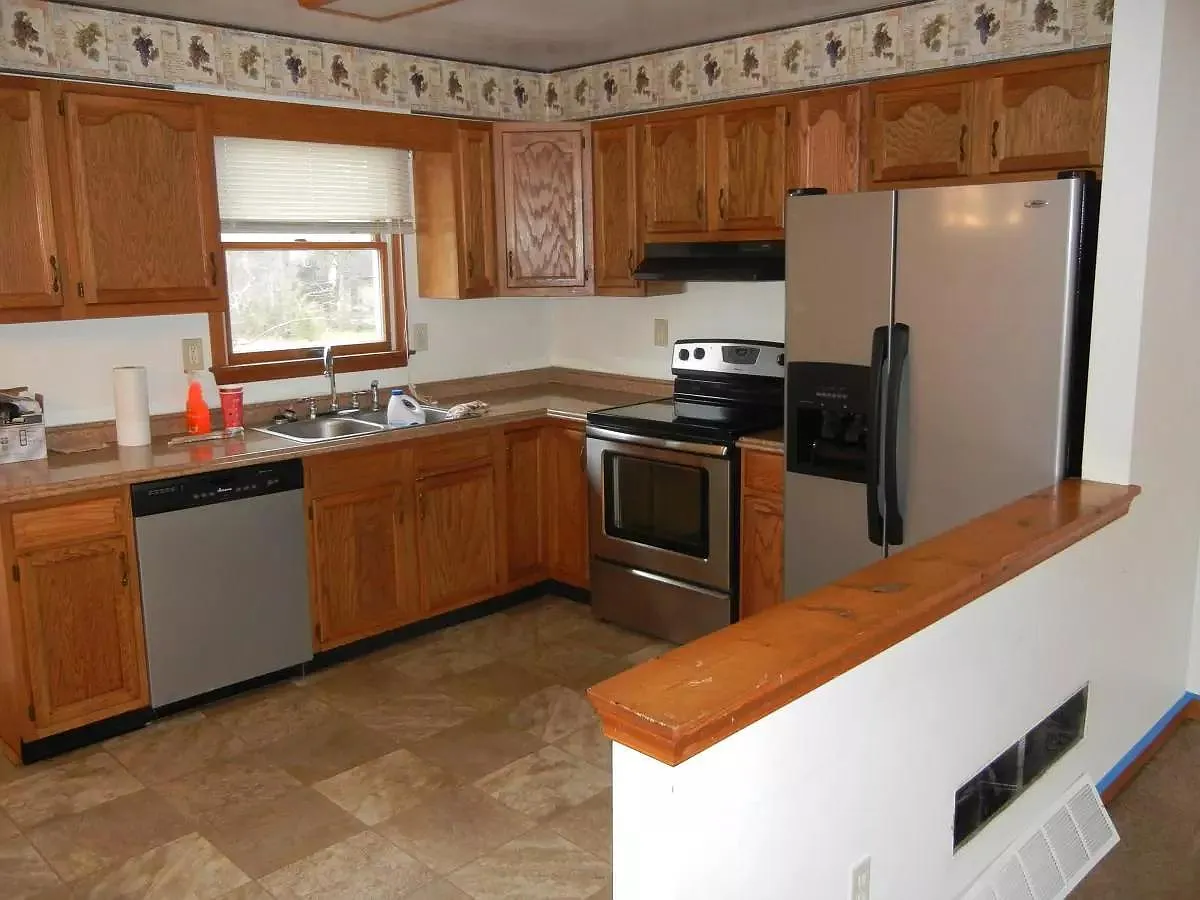3 bed, 1600 sqft, $2,200 — Photo 4
