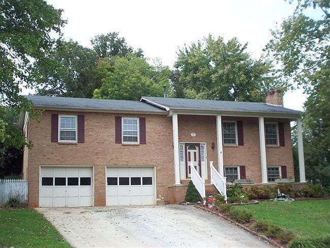 1st image of 917 Pennell St NE