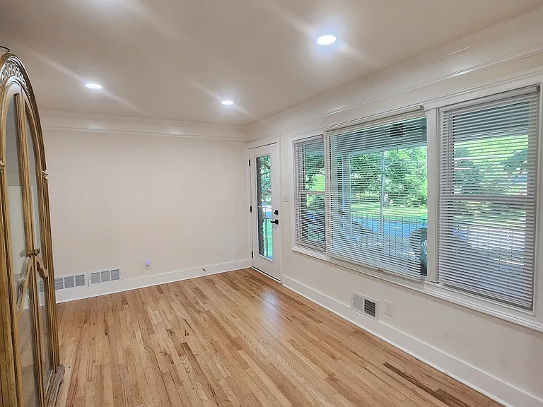 302 Kelso Dr SW — Photo 10