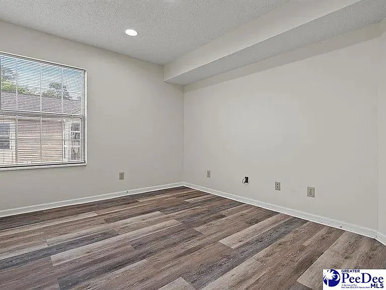 701 Coventry Ln — Photo 21
