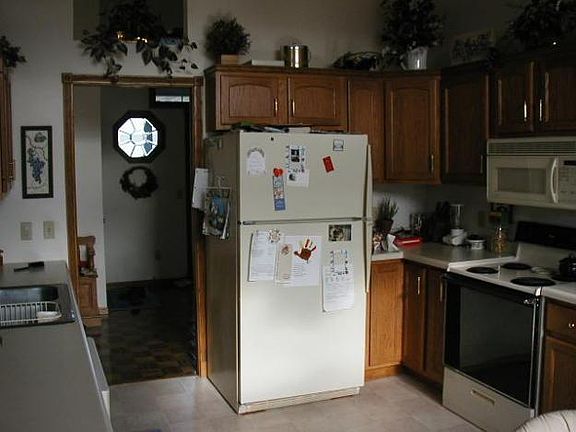 2nd image of 15887 Garrett Dr