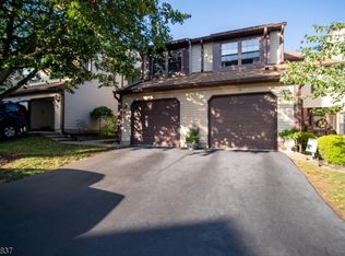 40 Bayberry Dr, Somerset, NJ 08873