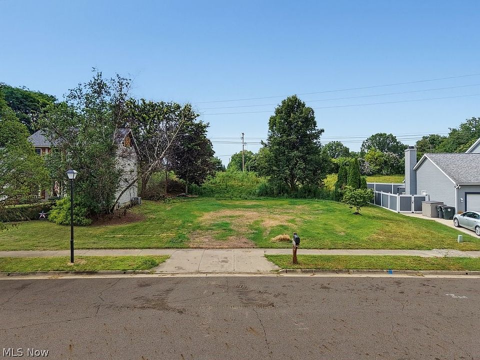 1st image of 2238 Canterbury Cir