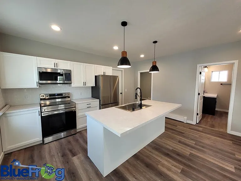 631 W 10th Ave — Photo 3
