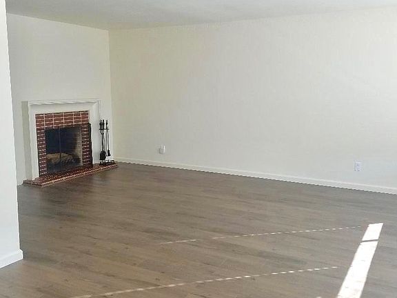 3rd image of 43 Holyoke St