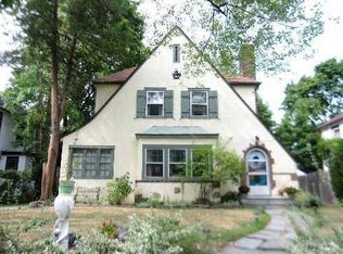 19 Allenwood Rd, Great Neck, NY 11023