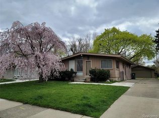 2017 Nakota Rd, Royal Oak, MI 48073