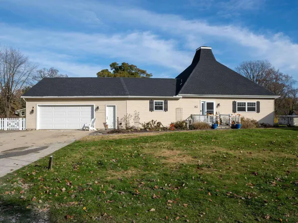 42 Ems W28 Ln, North Webster, IN 46555