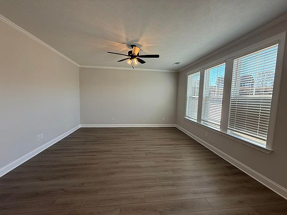 4th image of 938 Lillian Park Drive #LP121