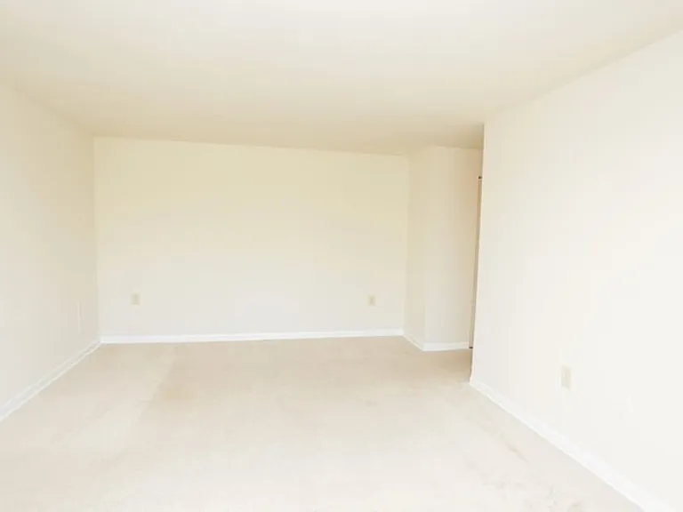 Mallard Courts Apartments — Photo 26