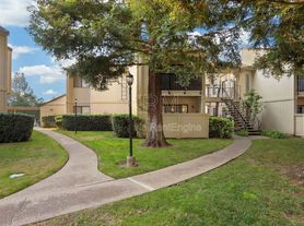 Stamford Court Apartments