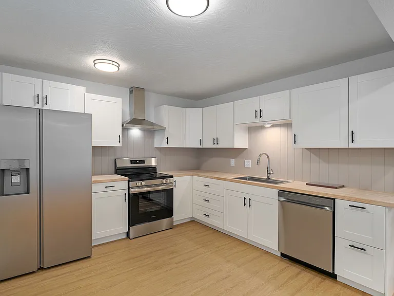 2025 E Battlefield Rd — Photo 15