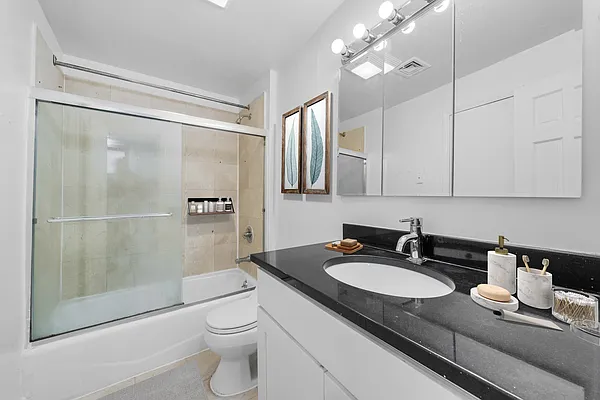 Rented by Vector New York, LLC | media 12